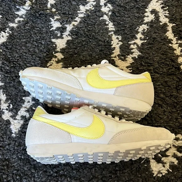 Nike Daybreak Women's Low Pale Ivory Light Citron Casual Sneakers | EUC Size 7.5 - Picture 8 of 8